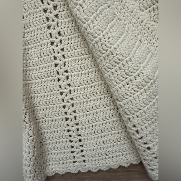 Vintage Handcrafted Knit Cape w/Vintage Sweater clip - Picture 4 of 7